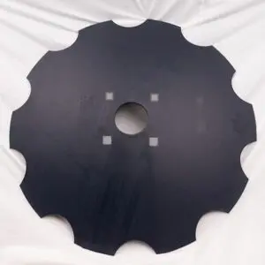 DISC SCALLOP 26" x 6 mm. 4 X SQUARE RADIAL HOLES 17KG